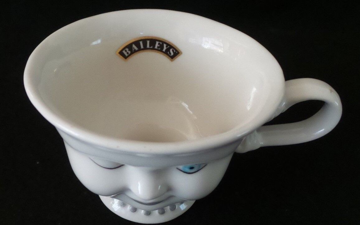  BAILEYS CLASSIC GIRL CUP HAND PAINTED AND SIGNED BY ACTRESS HELEN HUNT  Baileys Irish Cream - фотография #9