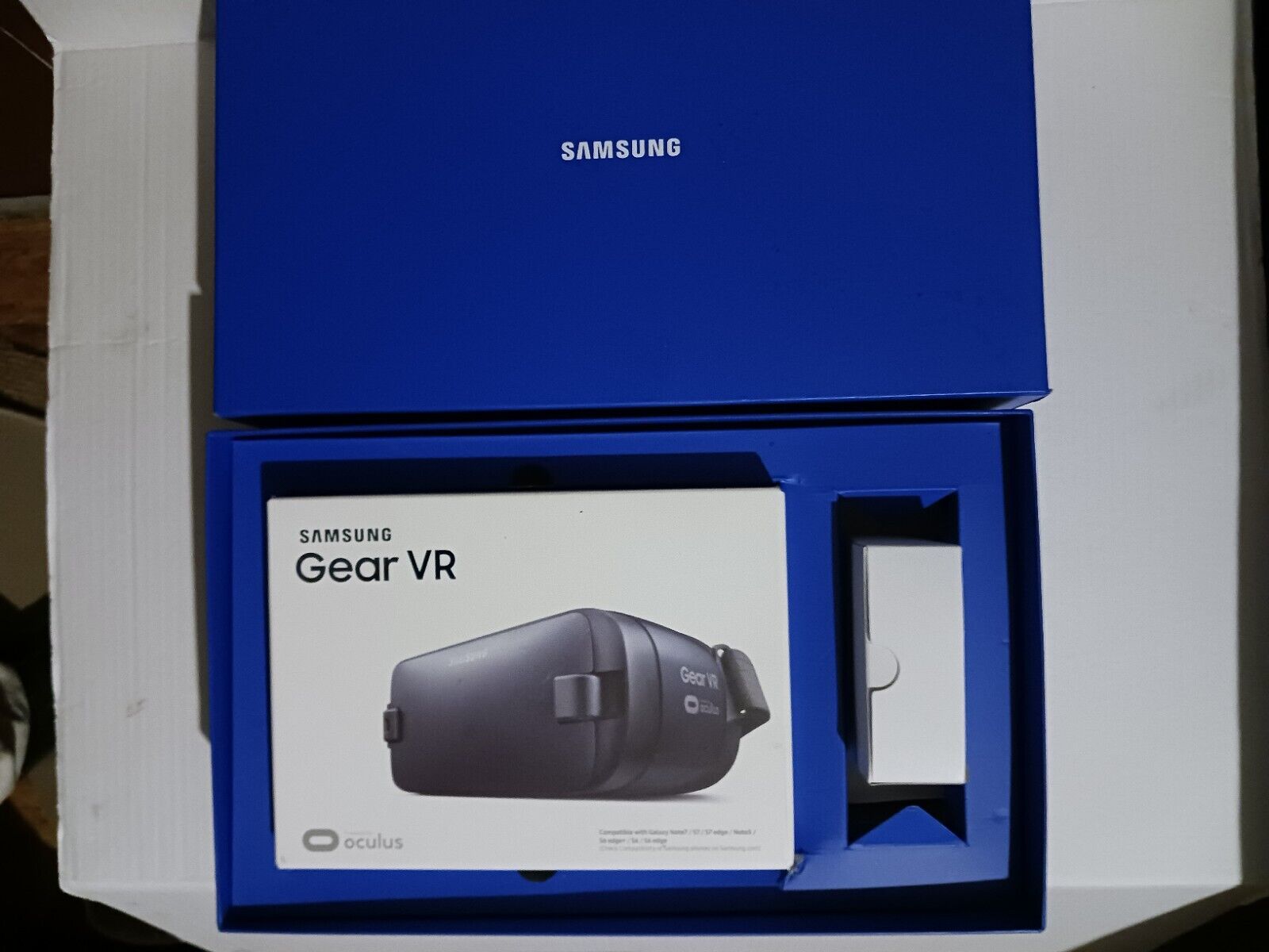 Samsung Gear VR - Compatible with Galaxy Note7/S7/S7 Edge/Note 5/S6 Edge+/Edge 6 Samsung Samsung Gear VR - фотография #3