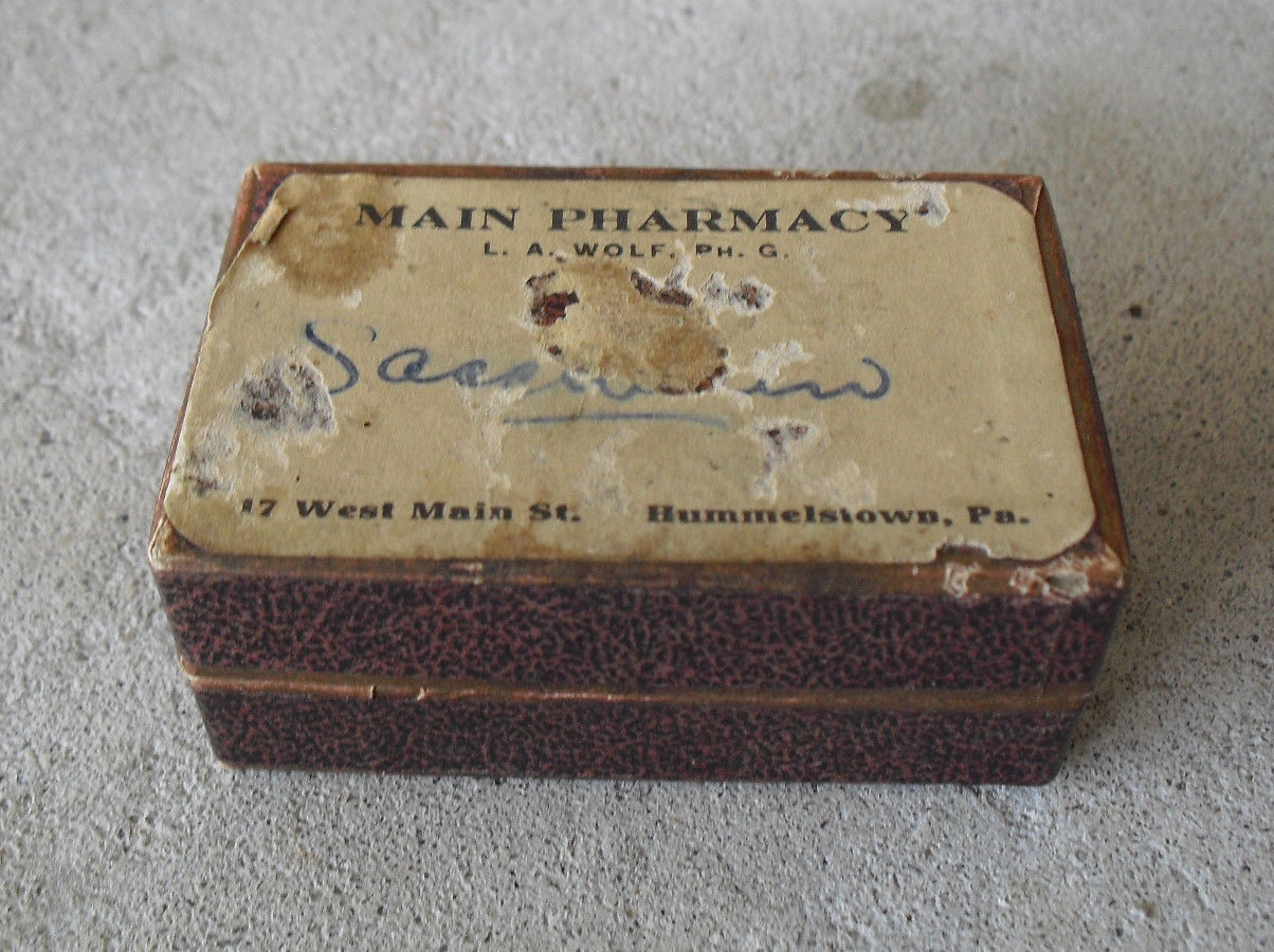 Vintage 1920s Main Pharmacy Hummelstown PA Empty Pill  Box LOOK Без бренда