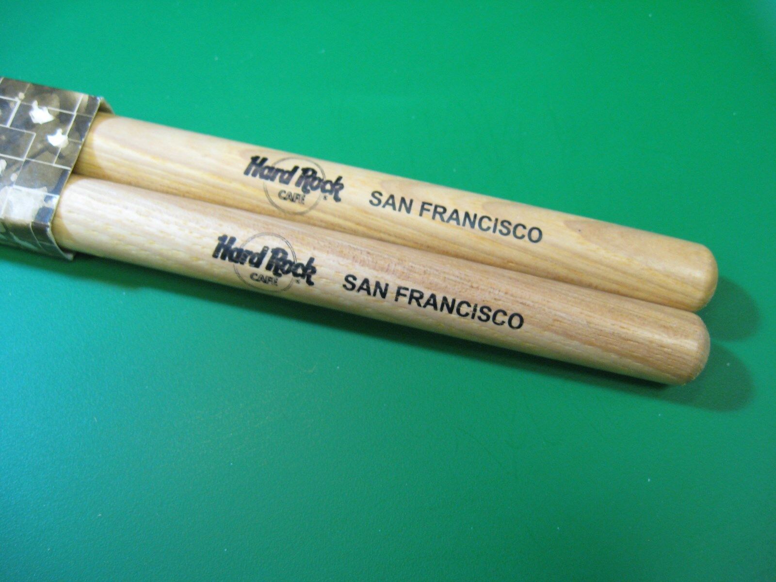 Hard Rock Cafe HRC 16" Matching Natural Wood Drum Sticks / San Francisco Hard Rock Cafe HRC - фотография #2