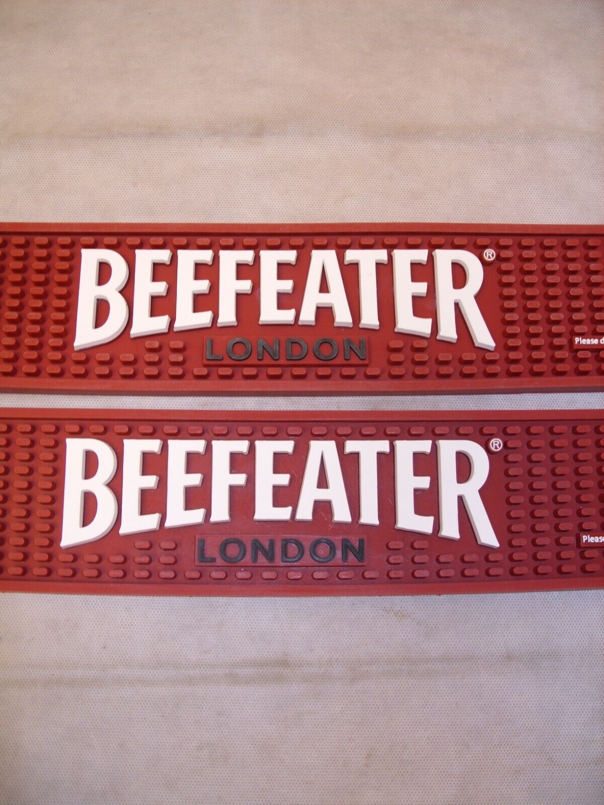 (2) Beefeater English Gin - Promo Branded Rubber Bar Rail Spill Mat - NEW  Beefeater - фотография #3