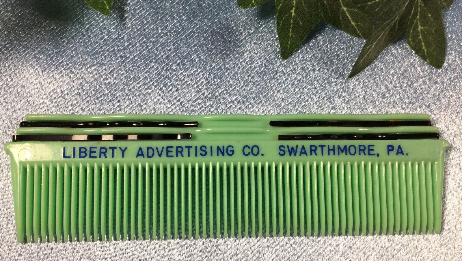 CLEAN Vintage Unique Green Pocket Comb + 4 Bobby Pins: Hair. Advertising. #9317 'Liberty Advertising - Swarthmore, PA' - фотография #9