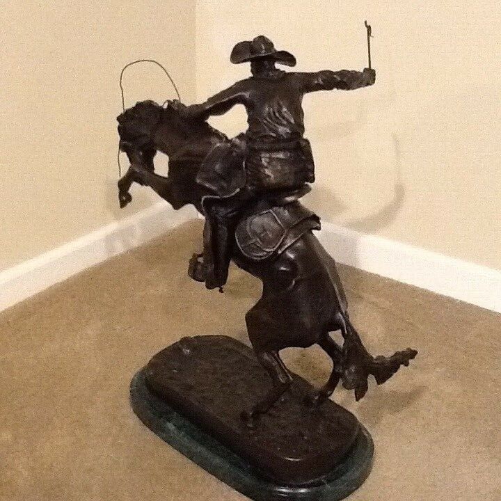 LARGE BRONCO BUSTER BRONZE ON MARBLE STATUE REPRODUCTION BY FREDERIC REMINGTON  Без бренда - фотография #8