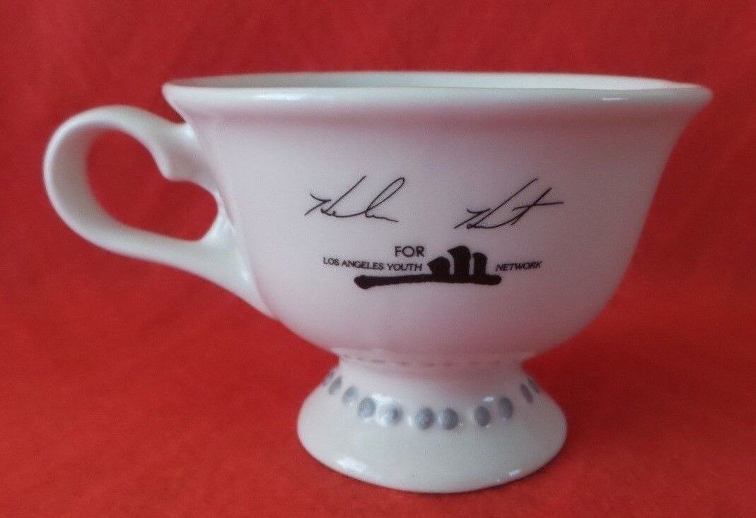  BAILEYS CLASSIC GIRL CUP HAND PAINTED AND SIGNED BY ACTRESS HELEN HUNT  Baileys Irish Cream - фотография #2