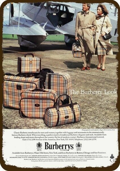 1983 BURBERRY TRENCHCOAT & LUGGAGE Vintage-Look DECORATIVE REPLICA METAL SIGN Без бренда