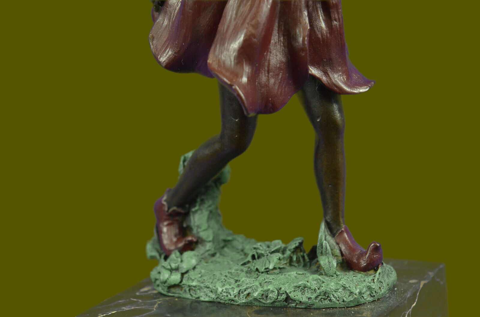 Fairy Standing with a flower Garden Statue in aged bronze finish. 13" Tall Decor Без бренда - фотография #8
