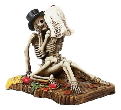 Ebros Love Never Dies Castaway Wedding Skeleton Couple Kissing Statue 3.75"H Без бренда - фотография #4
