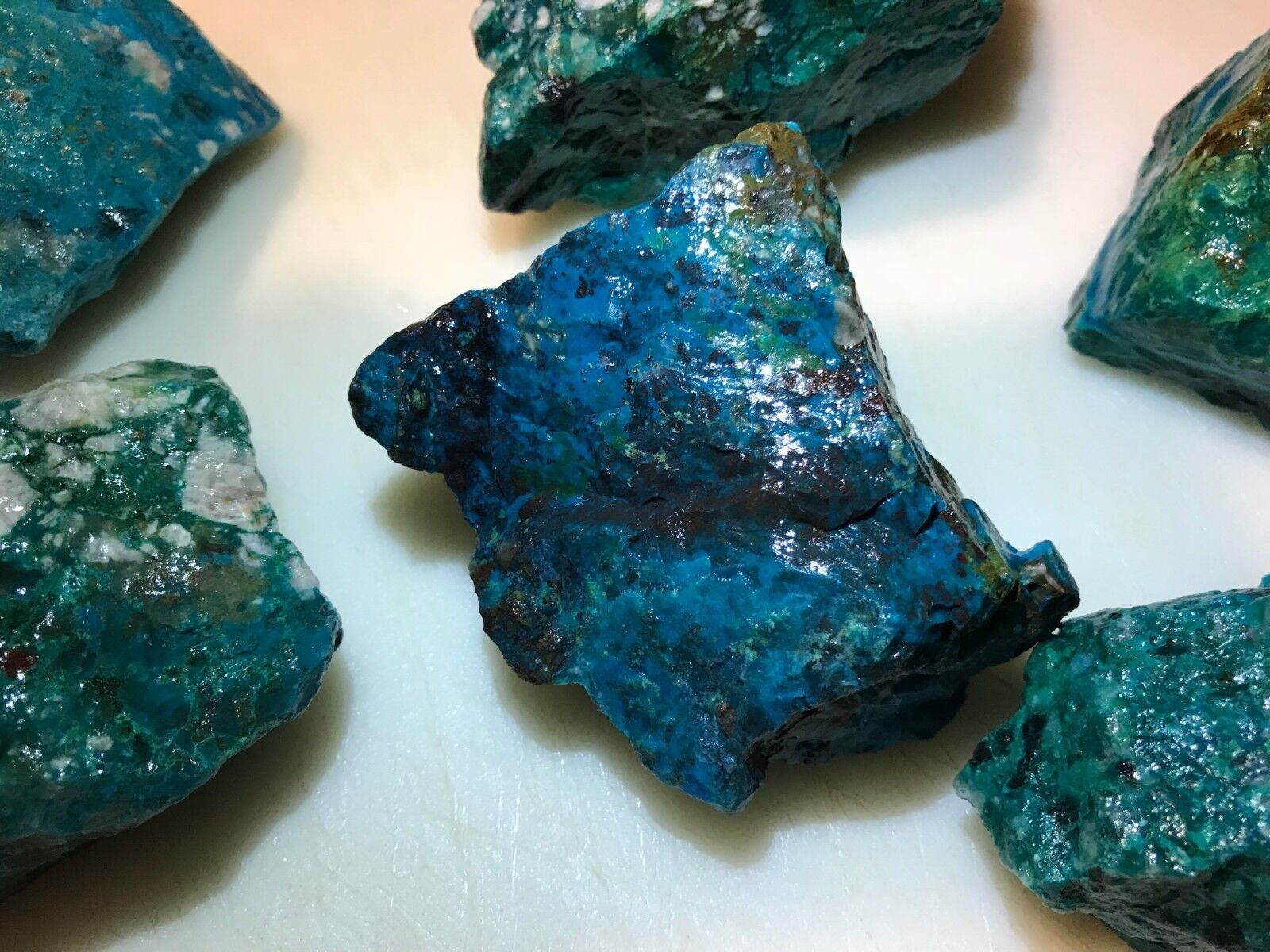 5 Pound Lots of  ALL NATURAL Chrysocolla & Turquoise Rough (Large Pieces) (WET) Без бренда - фотография #9