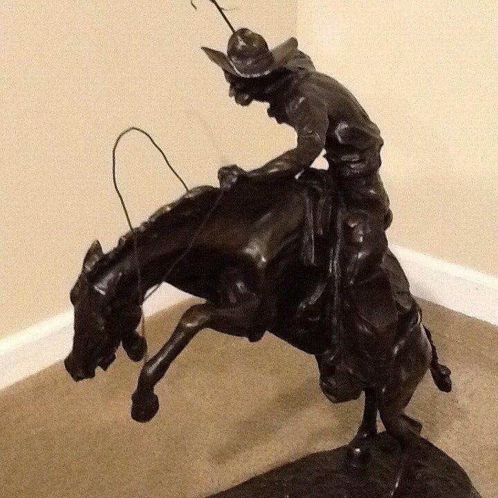 LARGE BRONCO BUSTER BRONZE ON MARBLE STATUE REPRODUCTION BY FREDERIC REMINGTON  Без бренда - фотография #9