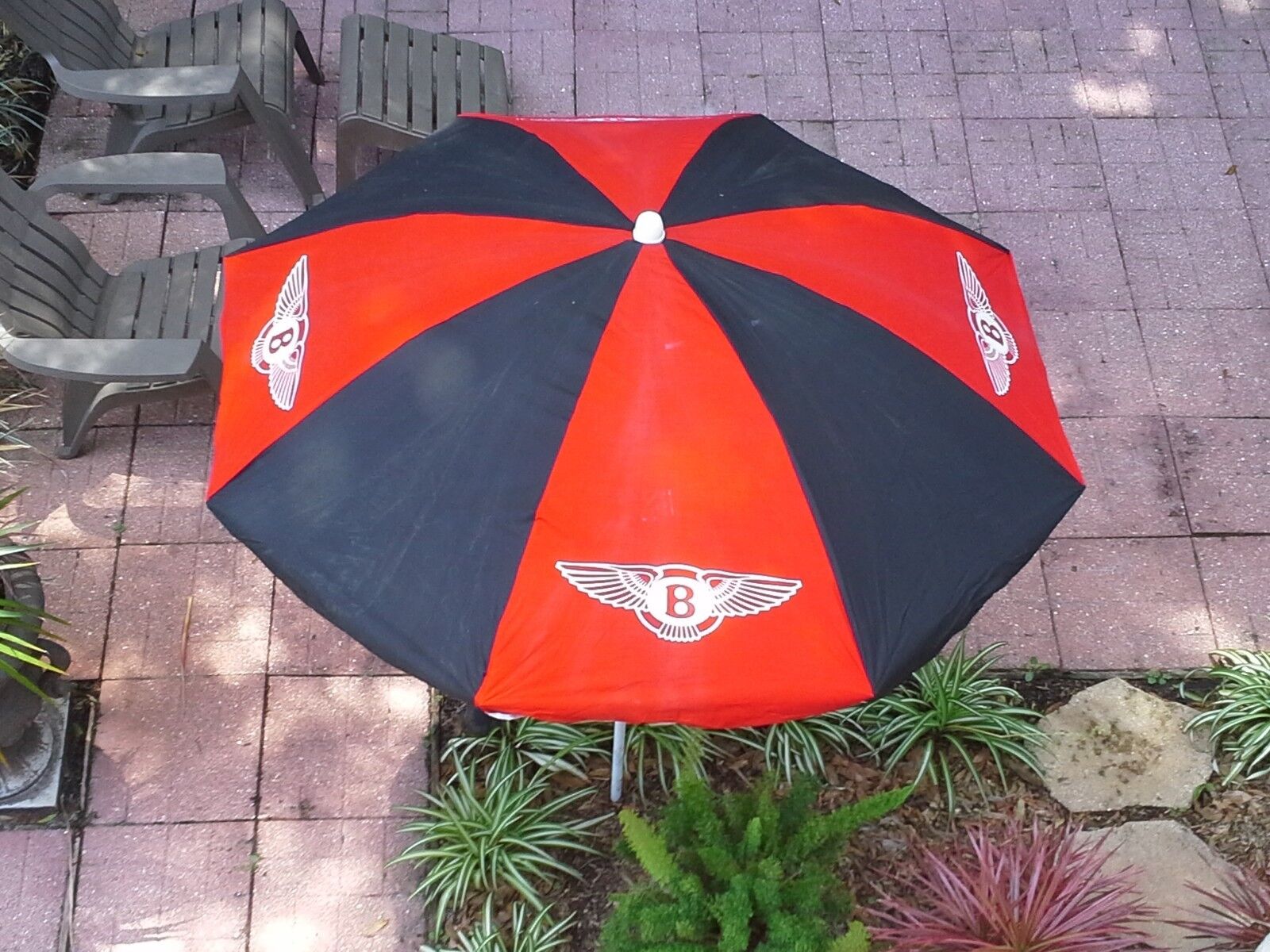 Original Bentley Beach Umbrella Near-Mint Condition from1970s to early 1980s Без бренда