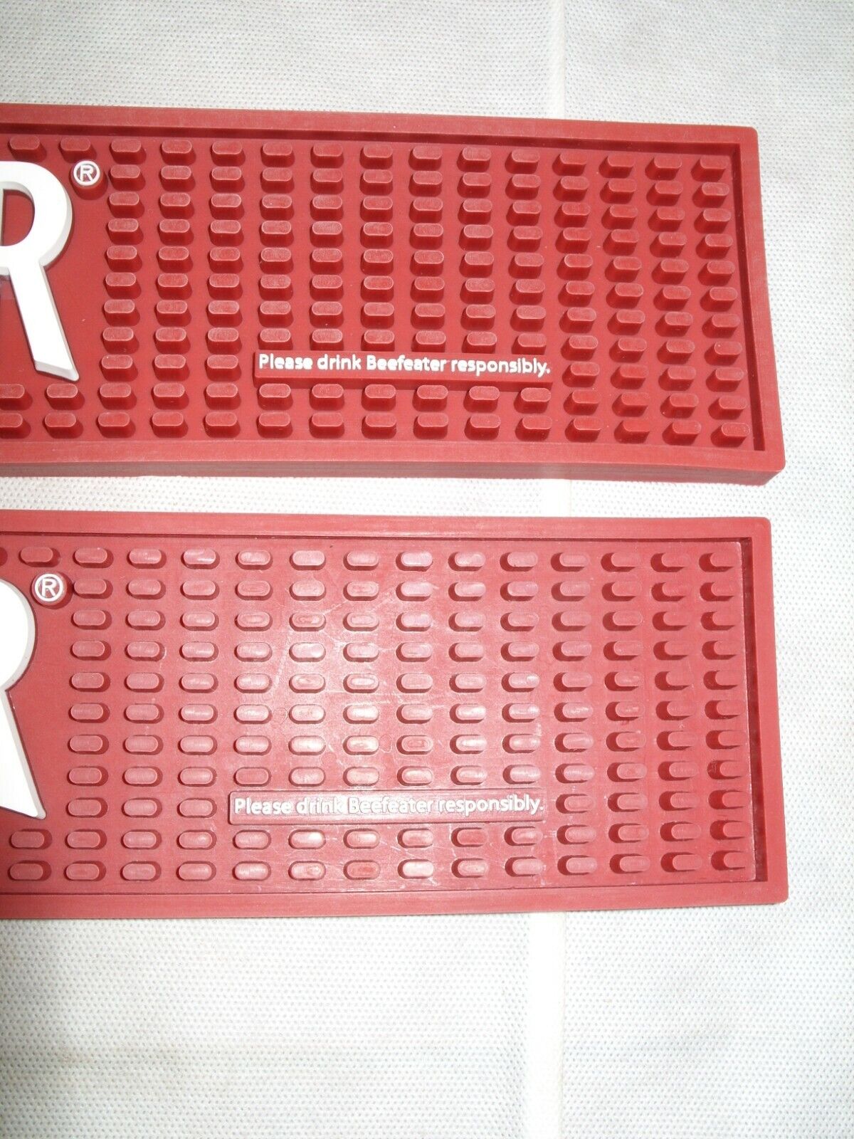 (2) Beefeater English Gin - Promo Branded Rubber Bar Rail Spill Mat - NEW  Beefeater - фотография #4