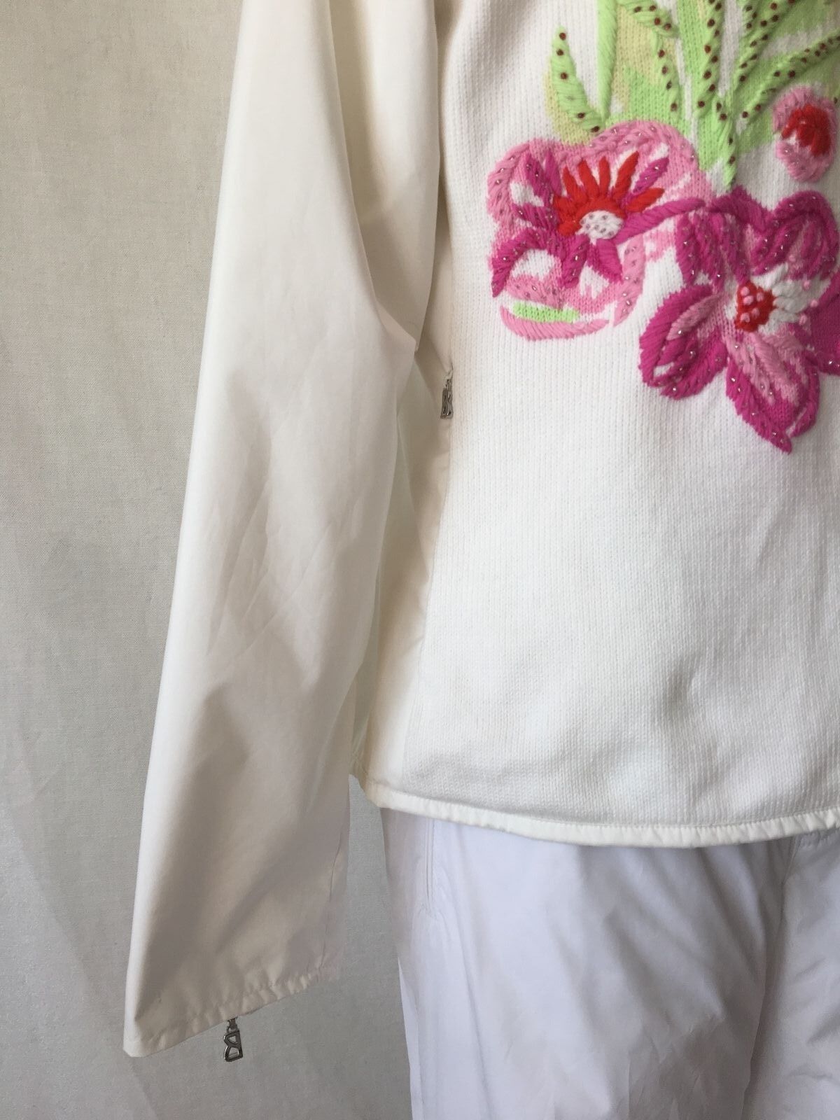 BOGNER BEAUTIFUL WHITE with EMBROIDERY and SIDE POCKETS WINDBRACKER. L. 42 Bogner - фотография #7