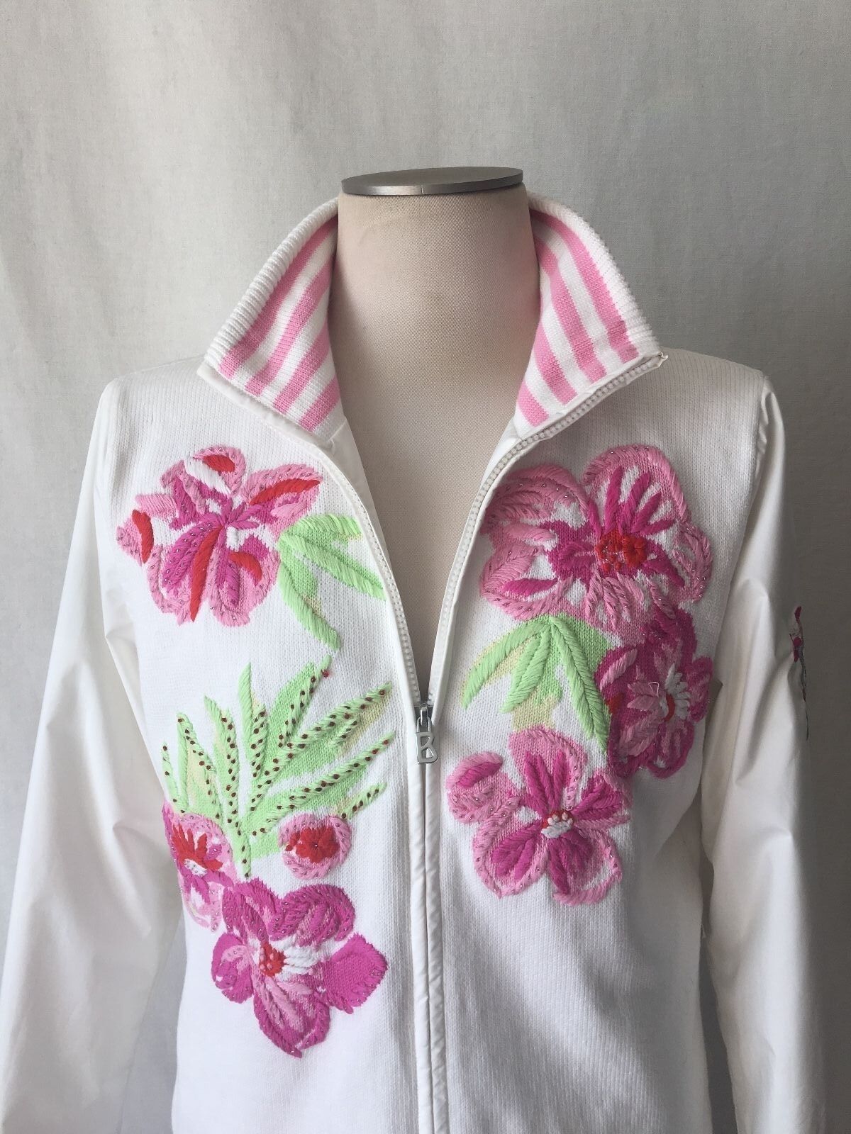 BOGNER BEAUTIFUL WHITE with EMBROIDERY and SIDE POCKETS WINDBRACKER. L. 42 Bogner