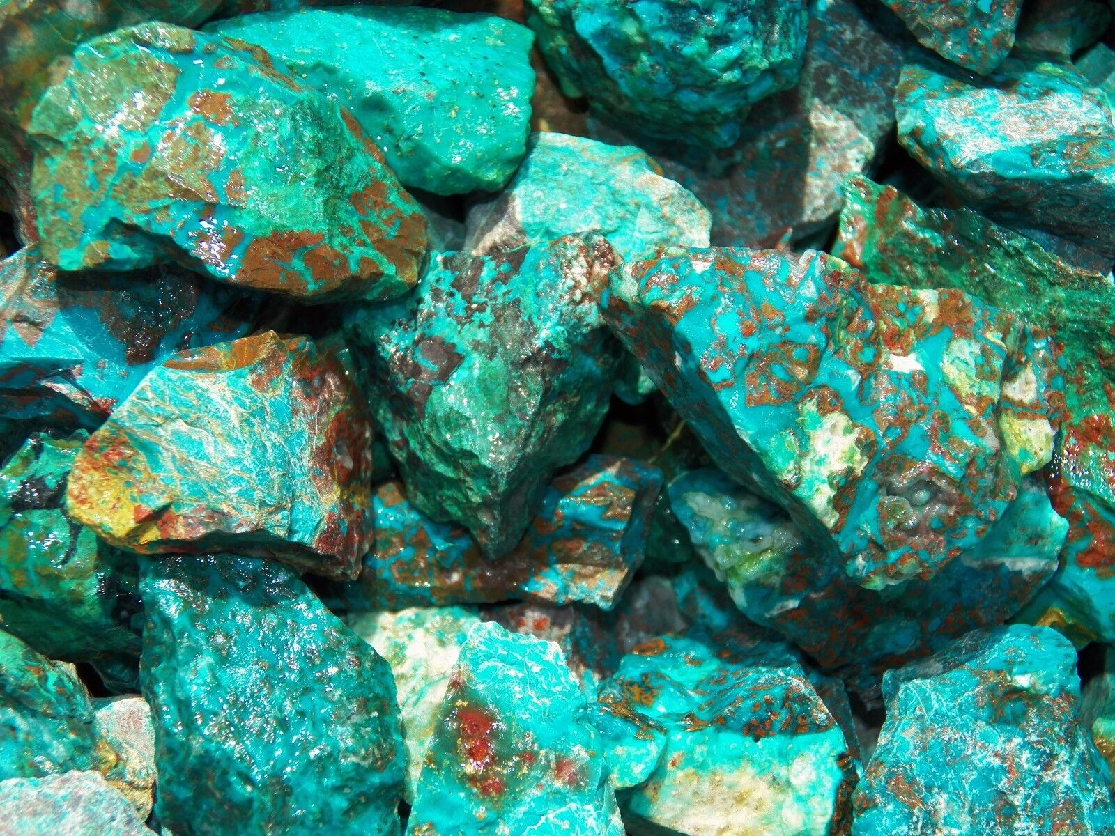 1000 Carat Lots of  Chrysocolla & Turquoise Rough - Plus a FREE Faceted Gemstone Без бренда - фотография #5