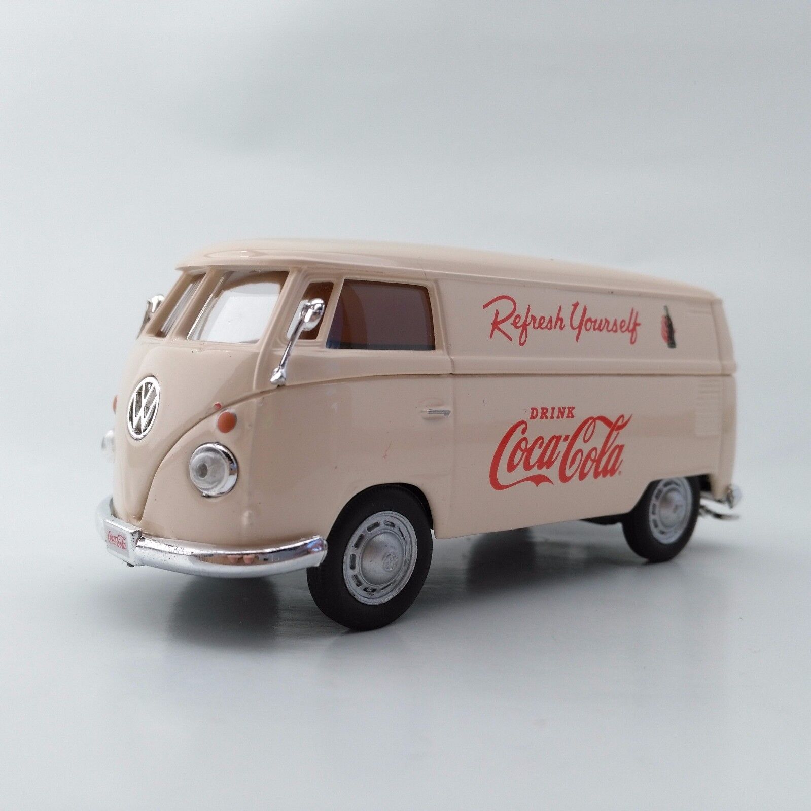 Coca-Cola 1962 Volkswagen Cargo Van 1:43 VW Transporter Motorcity Model Coca-Cola