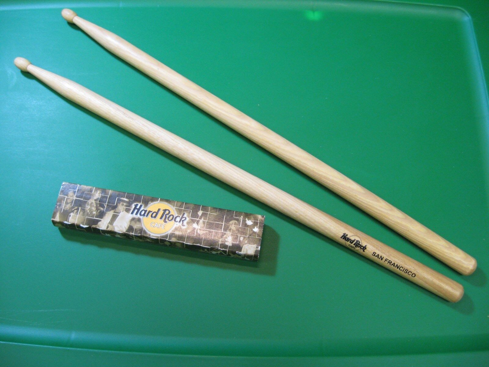 Hard Rock Cafe HRC 16" Matching Natural Wood Drum Sticks / San Francisco Hard Rock Cafe HRC - фотография #4