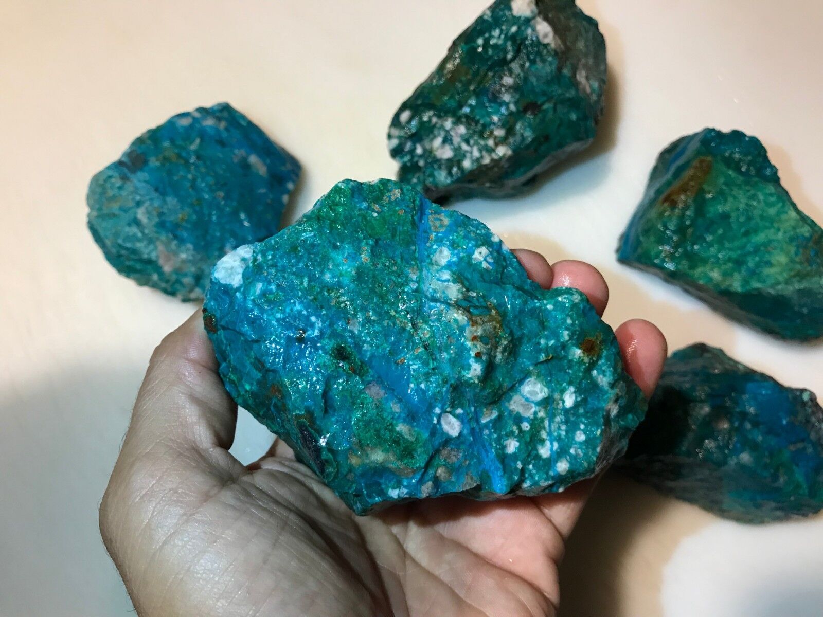 5 Pound Lots of  ALL NATURAL Chrysocolla & Turquoise Rough (Large Pieces) (WET) Без бренда - фотография #8