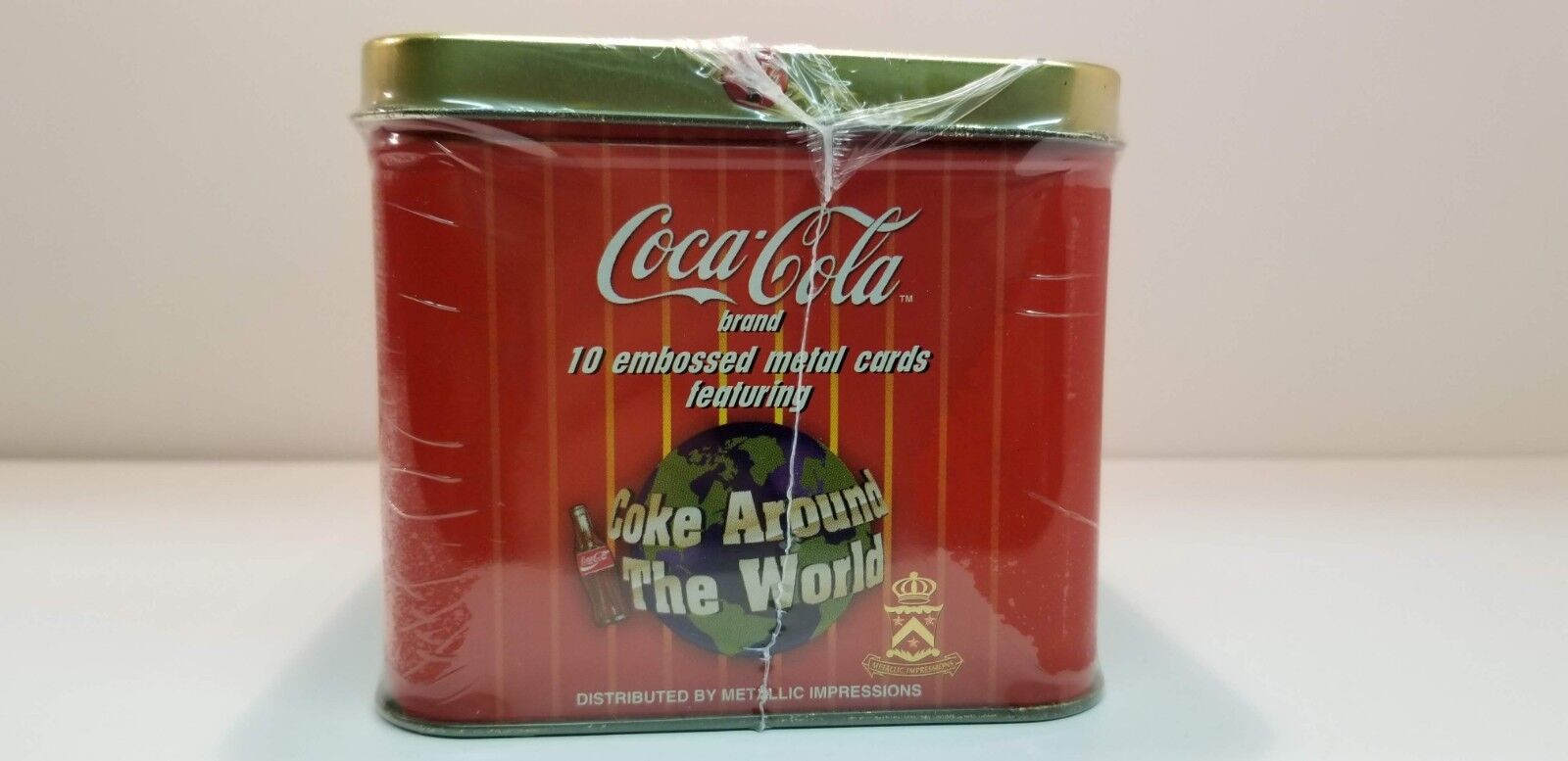Coca Cola Coke Around the World Tin with Metal Cards Coca-Cola - фотография #2