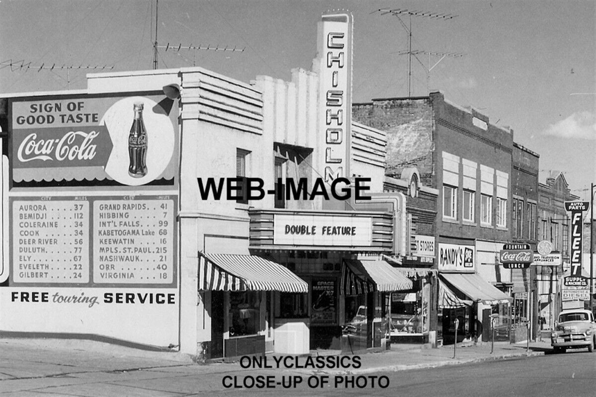 1957 CHISHOLM MN MOVIE THEATER SHELL GAS STATION COCA-COLA SIGN 8X10 PHOTO CARS Без бренда - фотография #2