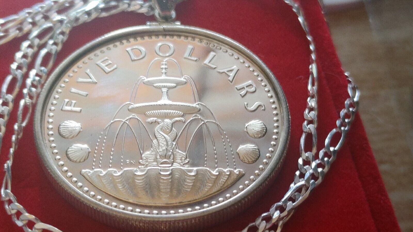 1973 Barbados Silver Wishing Well Cascading Fountain Coin Pendant 28" Chain Everymagicalday - фотография #2