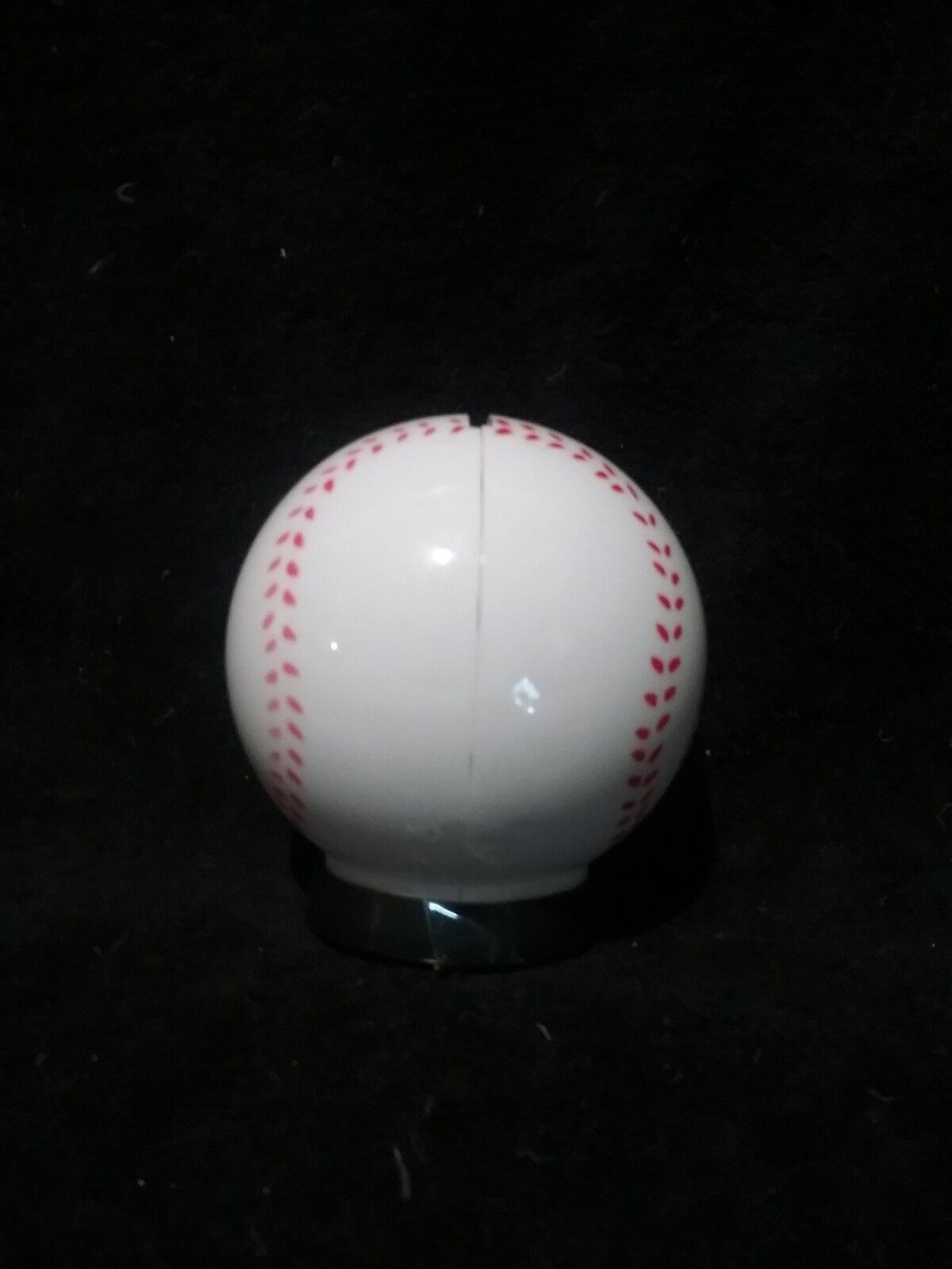 Rockford Peaches Coin Bank. Baseball shaped. 75th Anniversary. Plastic Без бренда - фотография #4
