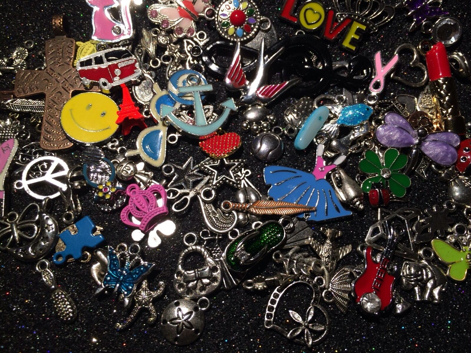 ~ 85 PiEcE LoT ~ MiXeD ThEMe EnAmEL SiLvER GoLd ChArMs  Без бренда