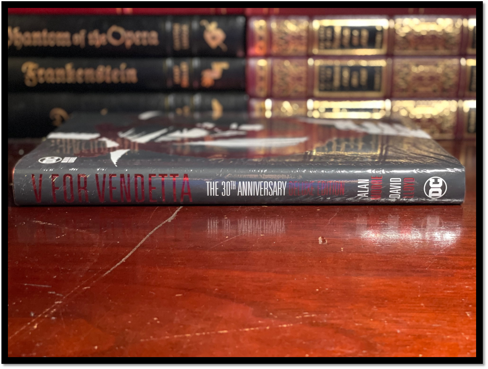 V For Vendetta 30th Anniversary Sealed Deluxe Collectible Illustrated Hardback Без бренда - фотография #2