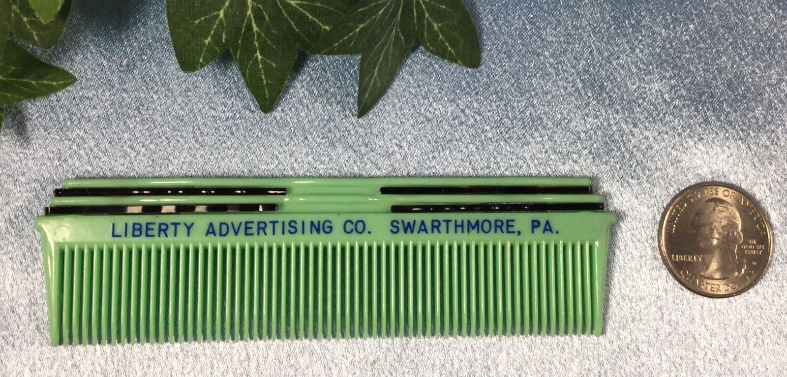 CLEAN Vintage Unique Green Pocket Comb + 4 Bobby Pins: Hair. Advertising. #9317 'Liberty Advertising - Swarthmore, PA'