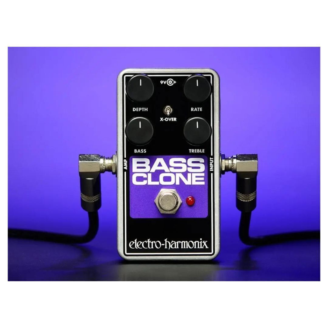 Electro-Harmonix Bass Clone Chorus Effects Pedal with Optimized Bass and Clarity Electro-Harmonix 665243 - фотография #5