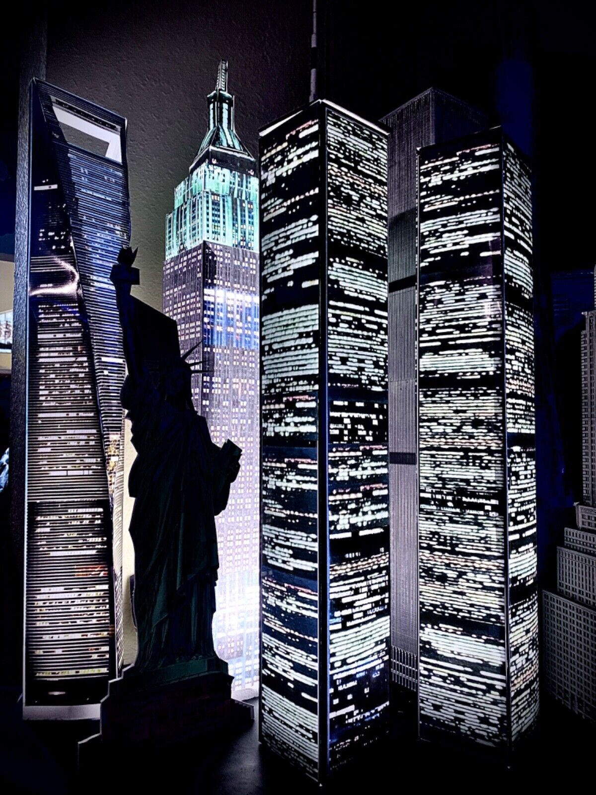 WORLD TRADE CENTER TWIN TOWERS MODEL 9/11 lighted lamp translight prints NEW Без бренда