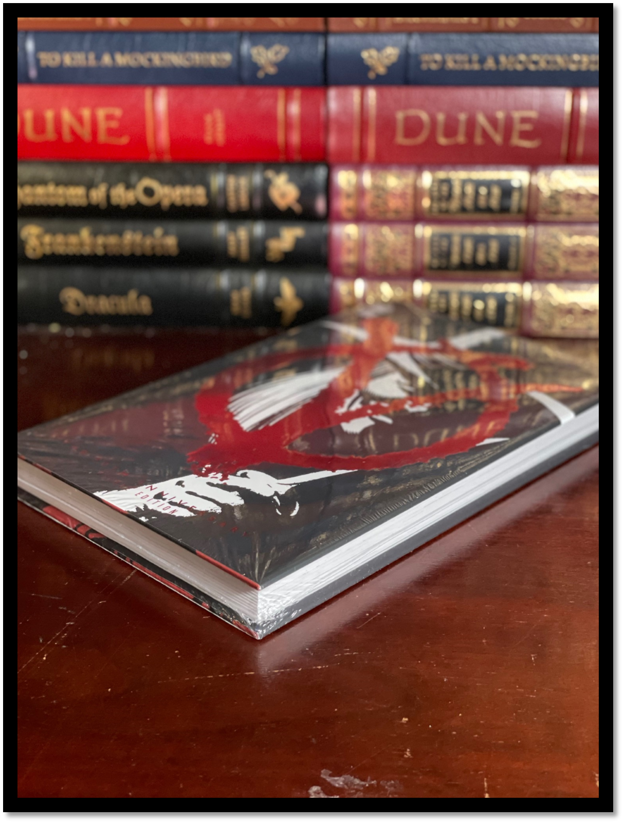 V For Vendetta 30th Anniversary Sealed Deluxe Collectible Illustrated Hardback Без бренда - фотография #3