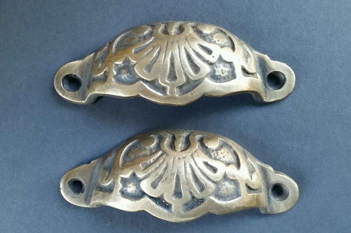 2 Apothecary Drawer Cup Bin Pulls Brass Handles Ant. Victorian Style 3"c.  #A2 Без бренда
