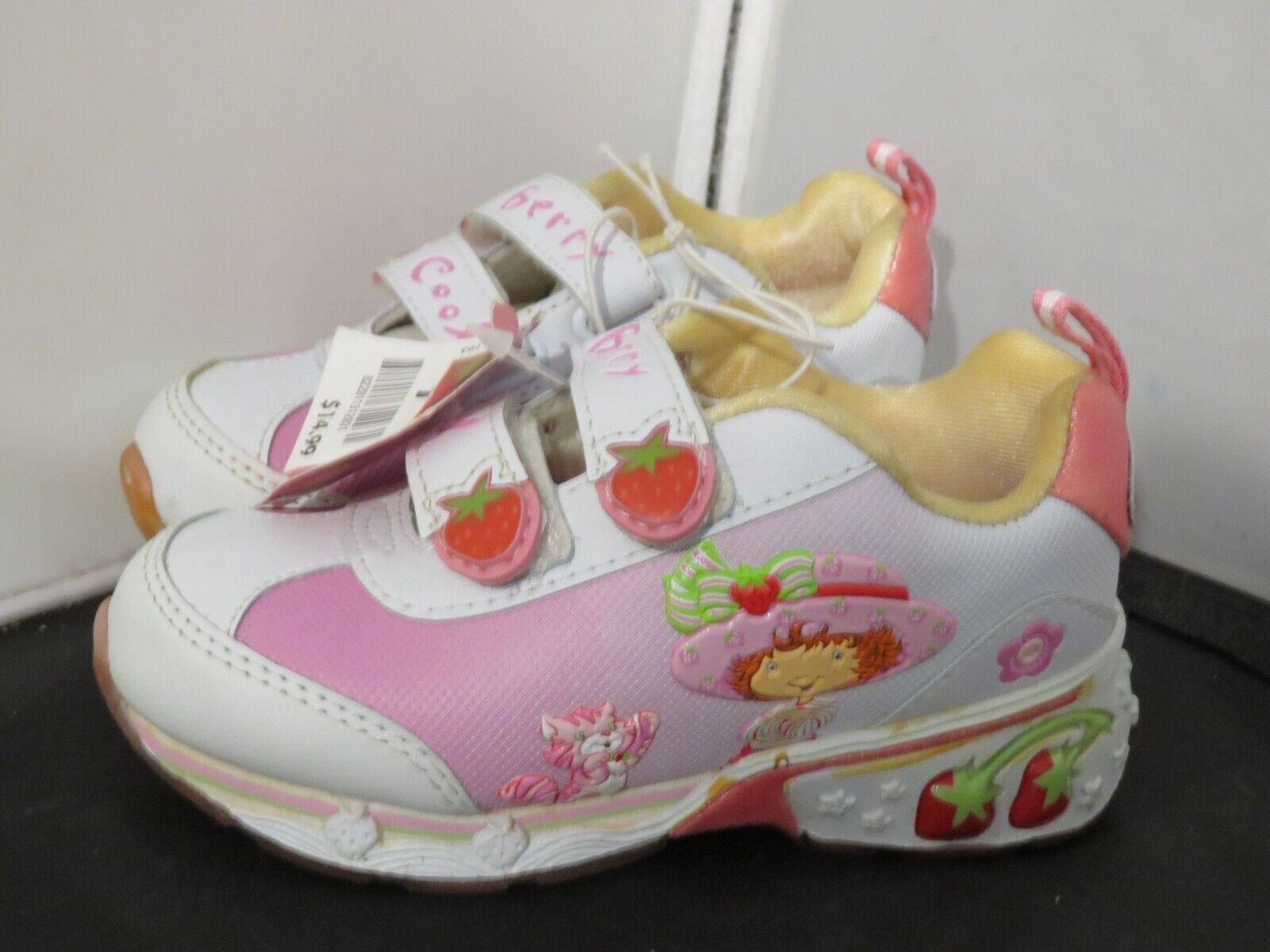 Strawberry shortcake shoes / sneakers unused size 9 Без бренда