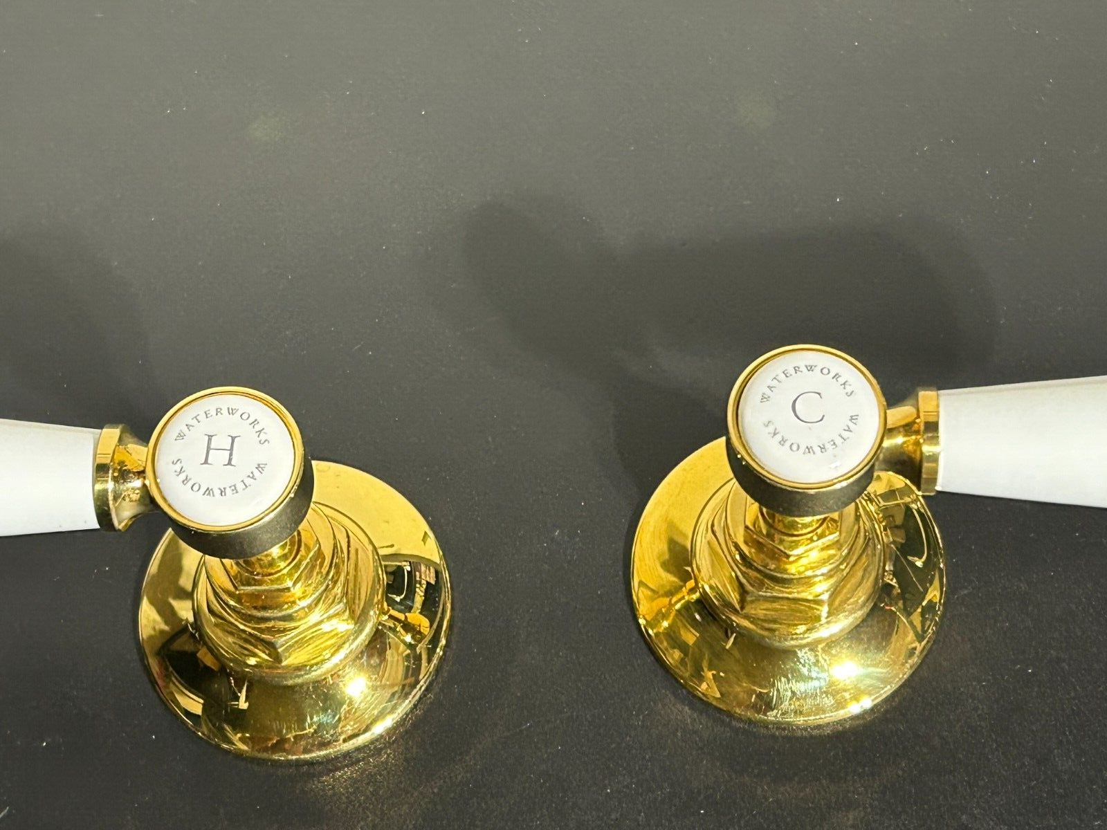 WATERWORKS HIGHGATE BRASS HOT AND COLD FAUCET HANDLES *new DISPLAY* WaterWorks - фотография #9