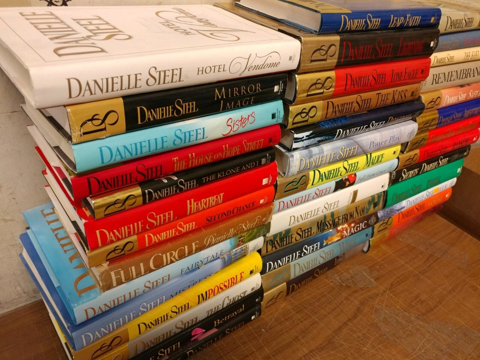 Lot of 10 Danielle Steel Romance Set Popular Series Hardcover HCDJ HB Books MIX Без бренда