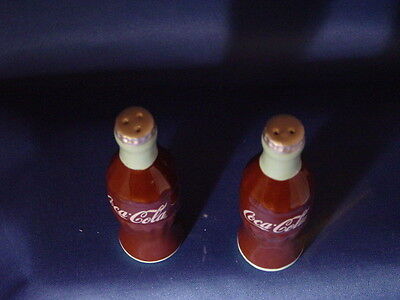 Coca-Cola Contour Bottles Salt & Pepper Shaker Set  2002 Без бренда - фотография #3
