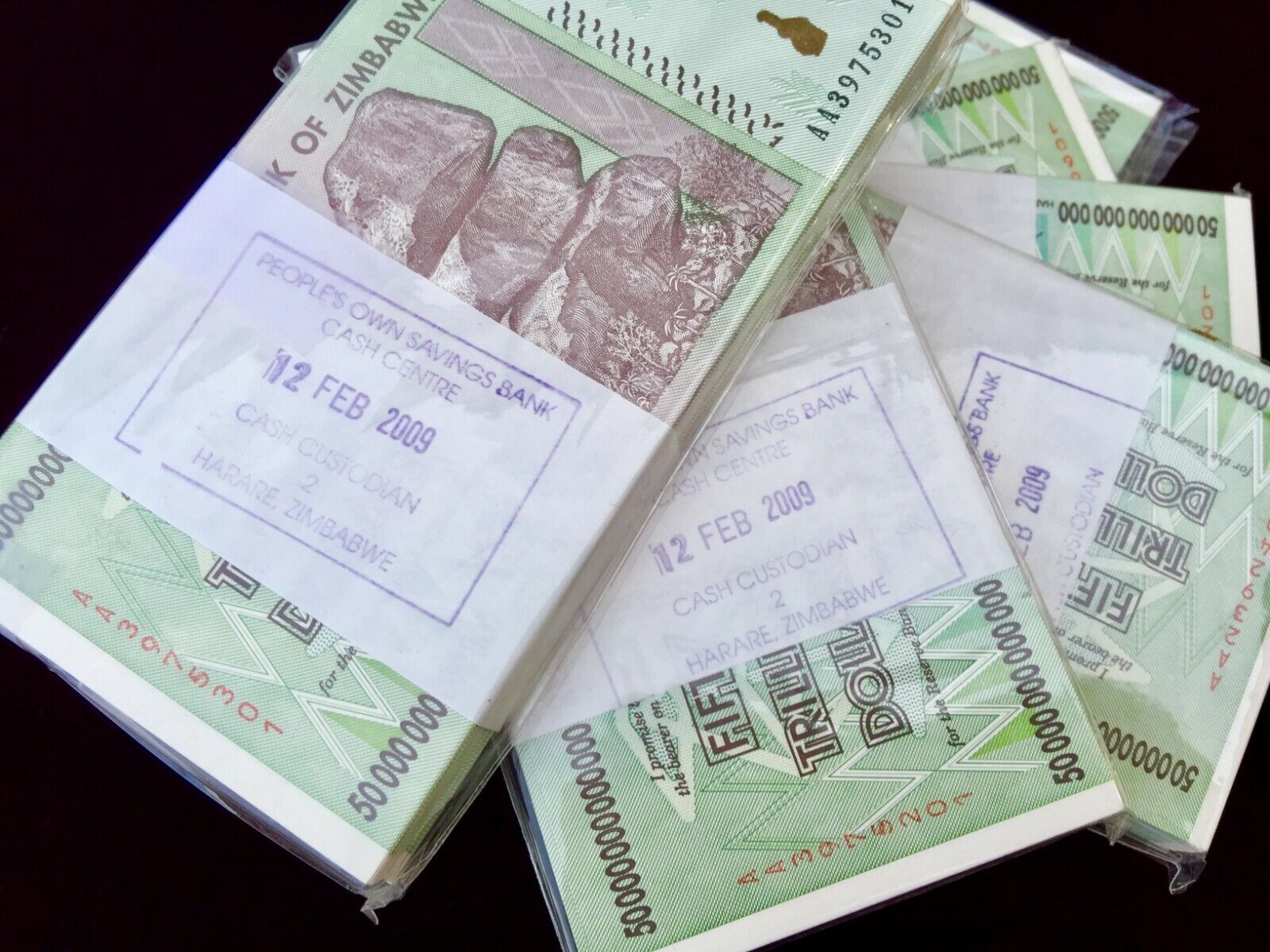 AUTHENTIC 50 TRILLION DOLLARS ZIMBABWE 2008 AA P90 UNC COA CERTIFICATE UV PASSED Без бренда - фотография #3