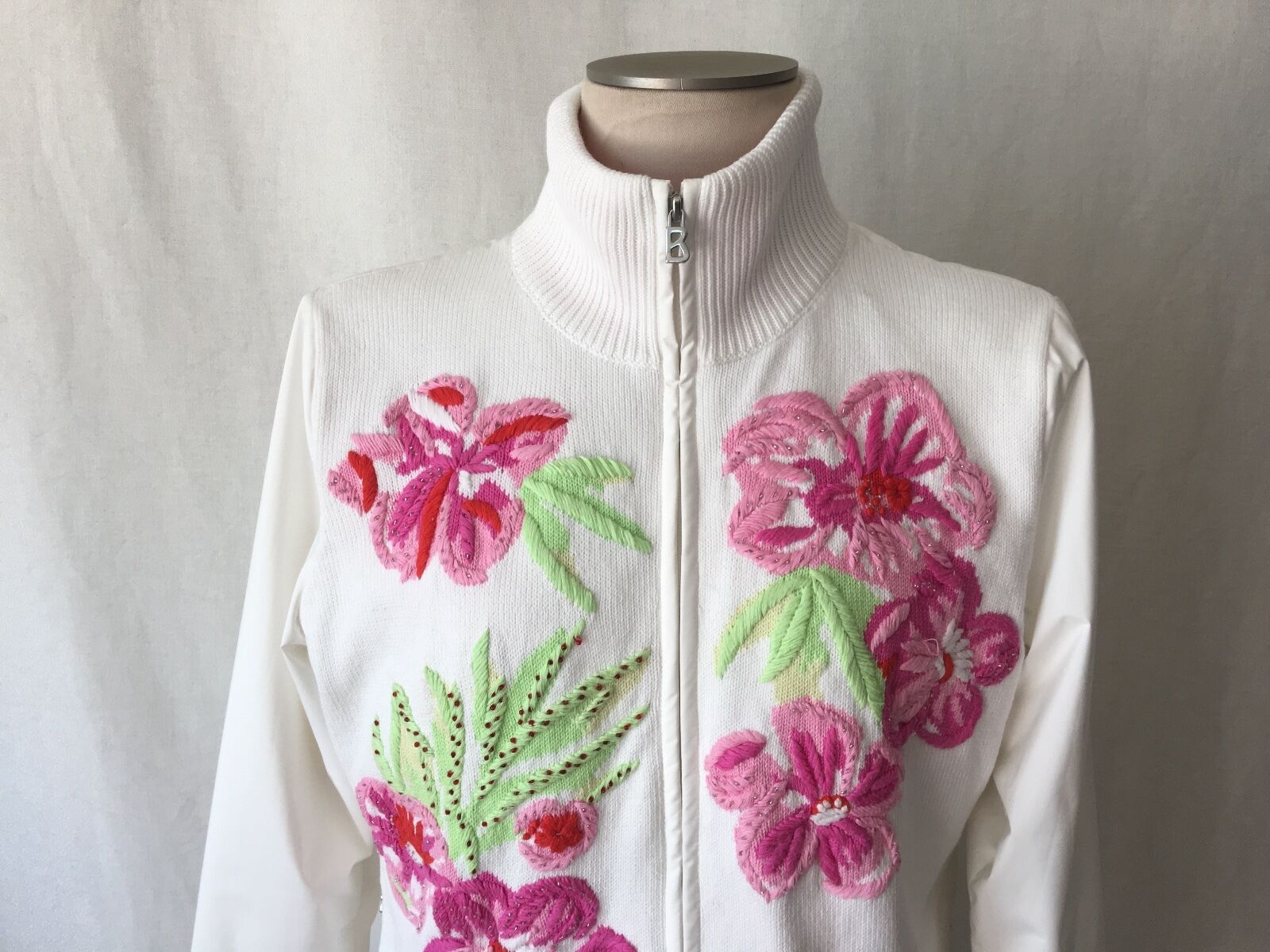 BOGNER BEAUTIFUL WHITE with EMBROIDERY and SIDE POCKETS WINDBRACKER. L. 42 Bogner - фотография #9