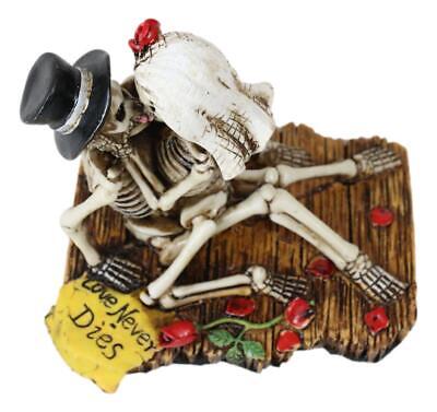 Ebros Love Never Dies Castaway Wedding Skeleton Couple Kissing Statue 3.75"H Без бренда - фотография #5