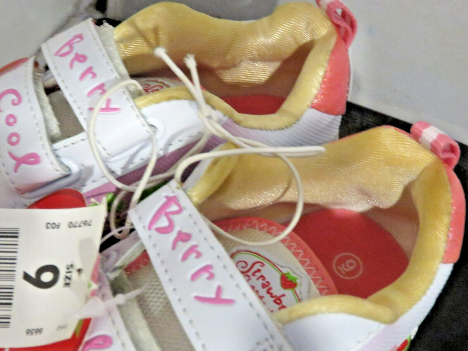 Strawberry shortcake shoes / sneakers unused size 9 Без бренда - фотография #3