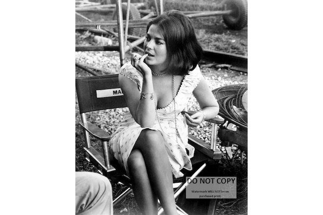 NATALIE WOOD ON SET "THIS PROPERTY IS CONDEMNED" 8X10 PUBLICITY PHOTO (ZY-865)
