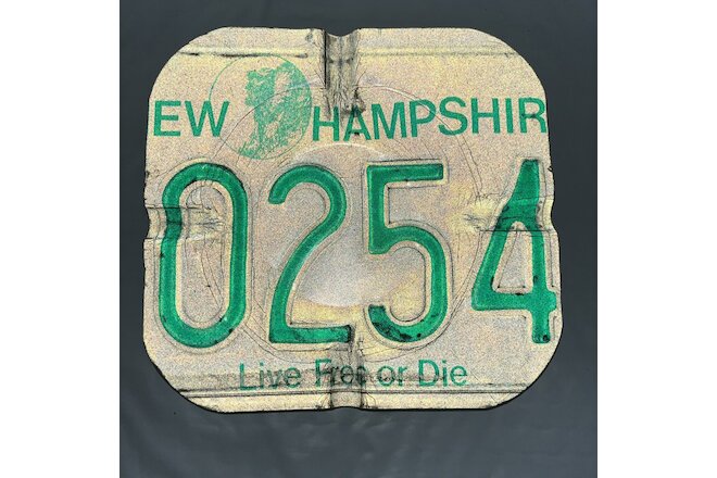 LICENSE PLATE ASHTRAY, TRINKET DISH LIVE FREE OR DIE NEW HAMPSHIRE STATE MOTTO