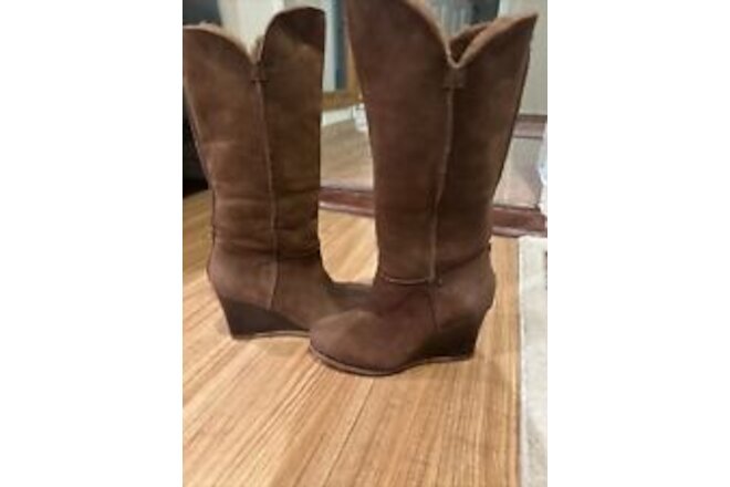 UGG SZ 8 APRELLE 3195. TAN 12" NUBUCK DOUBLE FACED FULLY LINED SHEARLING BOOTS