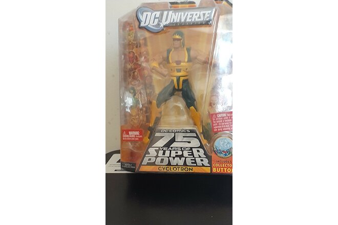 DC Universe Classics  75 years of super power Cyclotron 