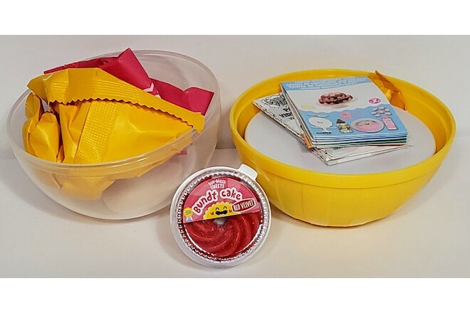 MGA Miniverse - Make It Mini Food - Red Velvet Bundt Cake - DINER SERIES 2