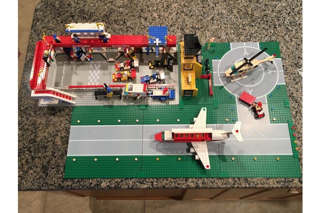 Legoland/Lego 6395 Victory Lap Raceway & 6392 Airport