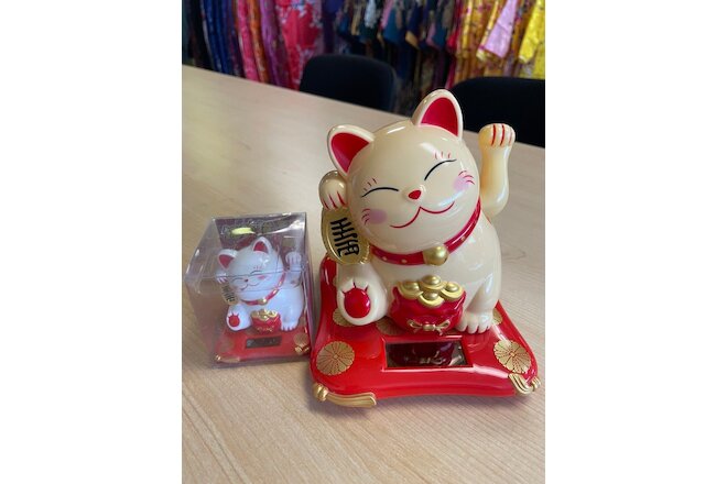 Solar Powered Lucky Cat with Waving Arm (  Large )