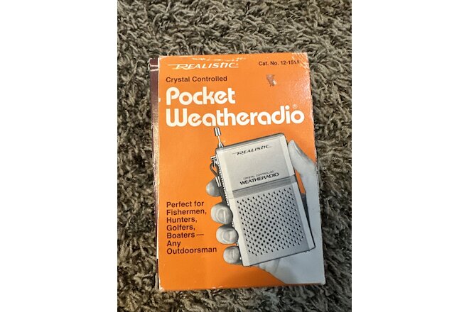 Vintage Realistic 12-151 A Pocket Weather Radio Shack Crystal Controlled NEW