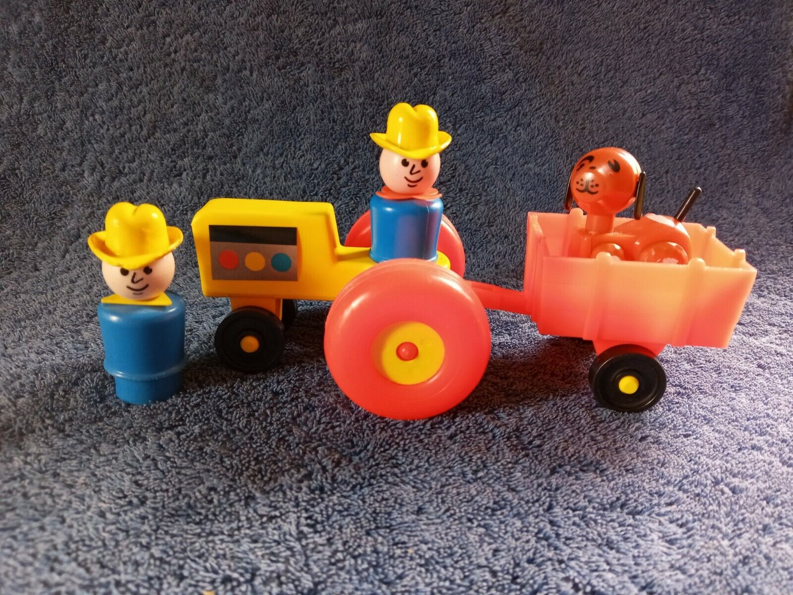 Fisher Price Vtg Little People Tractor Cart Farmer Dog Mix  Lot 5 p Farm #915 EU Fisher-Price