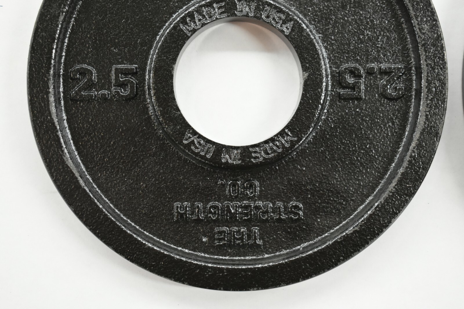 The Strength Co Cast Iron Olympic Weight Plates Singles 5 lb & 2.5 lb 7.5 lbs The Strength Co - фотография #3